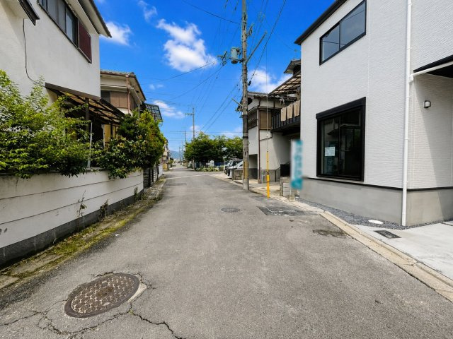 淀生津町の前面道路含む現地写真