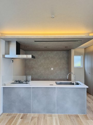 KUGENUMA COAST RESIDENCE — 鵠沼松が岡の邸のダイニング
