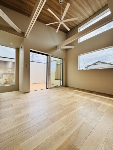 KUGENUMA COAST RESIDENCE — 鵠沼松が岡の邸の洋室