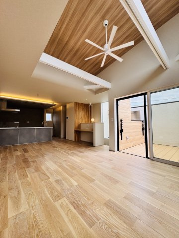KUGENUMA COAST RESIDENCE — 鵠沼松が岡の邸の居間・リビング