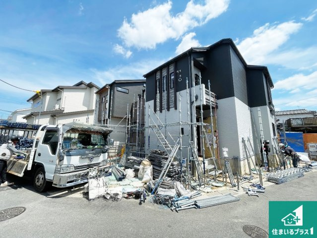城陽市寺田市ノ久保　新築一戸建ての前面道路含む現地写真|安心の10年保証！外観を美しく保ち、雨水で汚れを落とします！