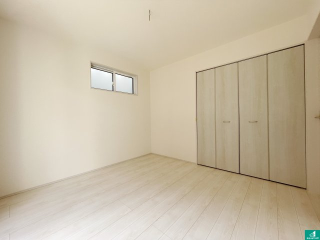城陽市寺田市ノ久保　新築一戸建ての洋室|収納スペースが充実しているので子供の成長に合わせてたくさん収納ができます！家族構成に合わせた様々な活用ができる収納！