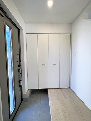 新築戸建・新築建売　郡山市島第3　大成小・第一中の玄関|大容量のシューズボックスと土間収納付きの玄関！
