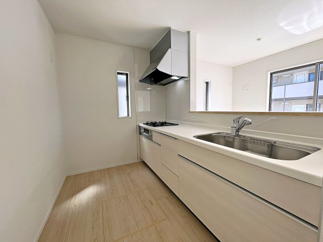 新築戸建・新築建売　郡山市島第3　大成小・第一中のキッチン|キッチンはカウンターになっているのでリビング全体を見渡すことができます！