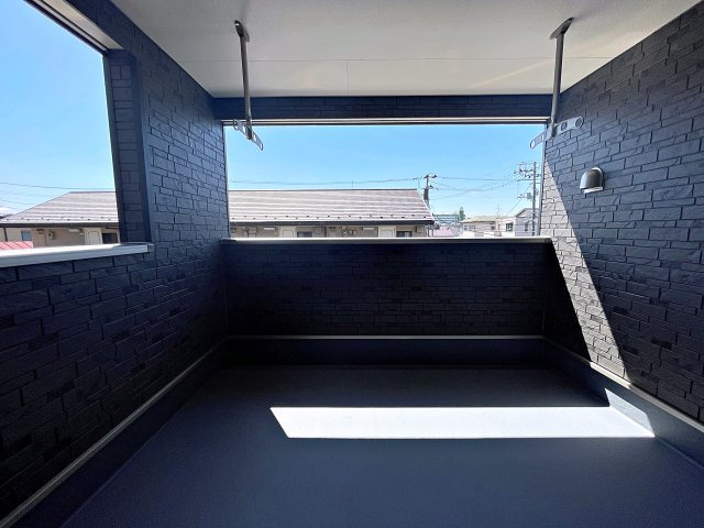 新築戸建・新築建売　郡山市島第3　大成小・第一中のバルコニー|南西から日差しが入るインナーバルコニーは、広々としておりお洗濯物干しもしやすいです！