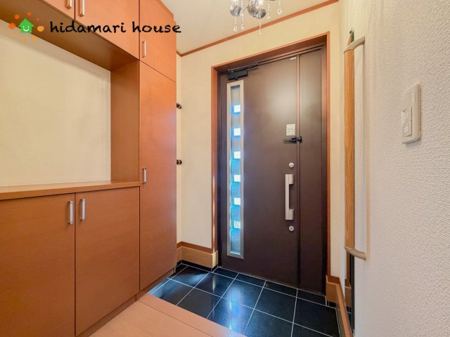上尾市春日1丁目　中古戸建の玄関