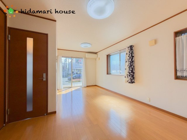 上尾市春日1丁目　中古戸建の居間・リビング