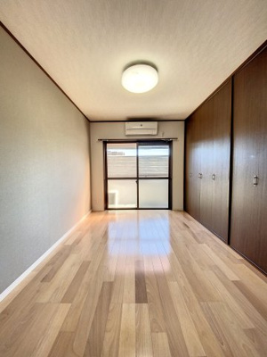【居間・リビング】 | こがねマンション | ※同建物ほかのお部屋の写真です。