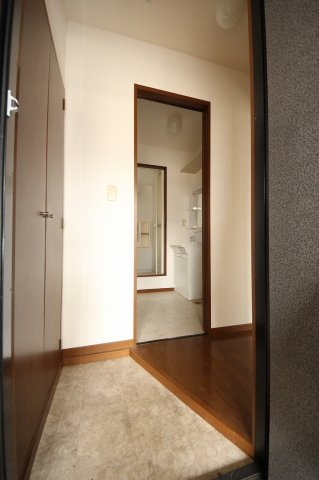 ラフォーレファインDの玄関|収納もある玄関です