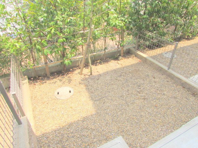 ドエル寿楽荘の庭