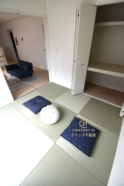 Cradlegarden　 高萩市高萩　第3　1の和室|癒しの空間和室は、ペタンと座ったりゴロンと横になったり、寛ぎの場所になります。小さなお子さまの遊び場にもいいですね。リビングから様子を見守れます。