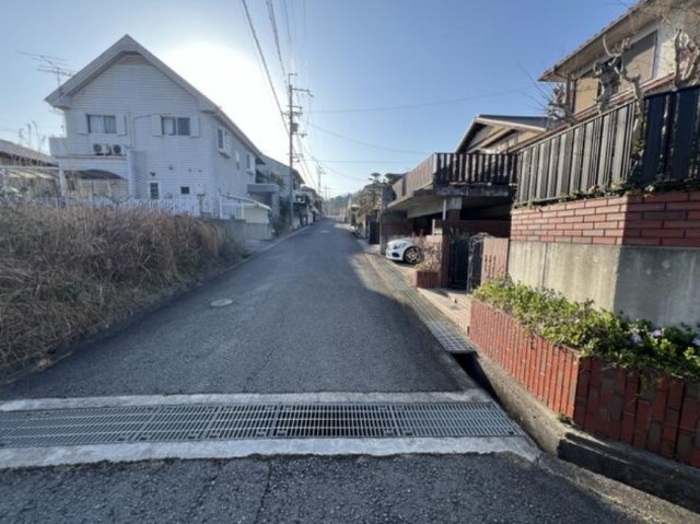 中古戸建　岩出市紀泉台の前面道路含む現地写真|前面道路含む現地写真です