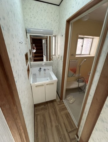 中古戸建　岩出市山崎の独立洗面台|使いやすい独立洗面台です