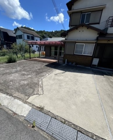 中古戸建　岩出市山崎の駐車場|駐車スペースもあります