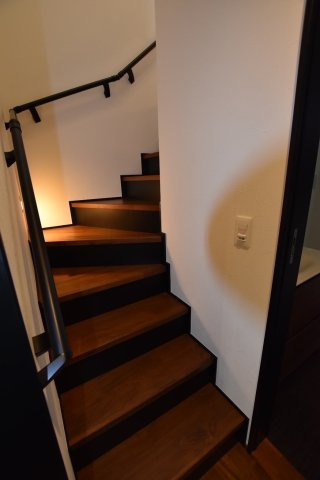 中古戸建　和歌山市栄谷の内装|明るい室内です