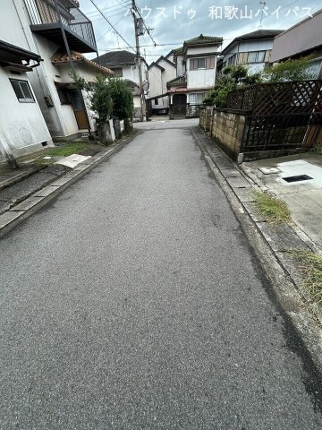 中古戸建　岩出市新田広芝の前面道路含む現地写真