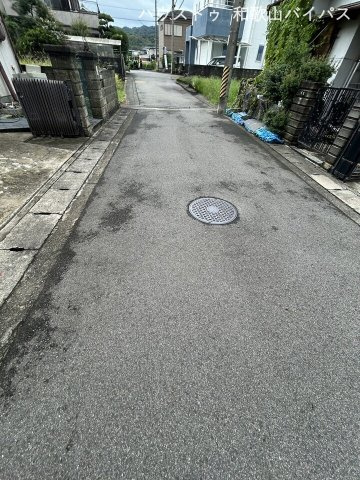 中古戸建　岩出市新田広芝の前面道路含む現地写真