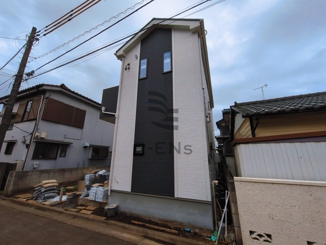 【外観】 | 西東京市北原町３丁目　新築戸建て | 住む人を写し出す洗練された佇まいは時間と共に輝きを増します
