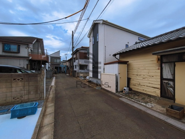 【前面道路含む現地写真】 | 西東京市北原町３丁目　新築戸建て | 落ち着いた低層住宅街の一角、静かな暮らしを送れます
