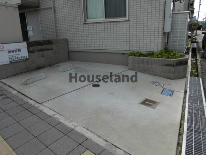 D-room フィットの駐車場