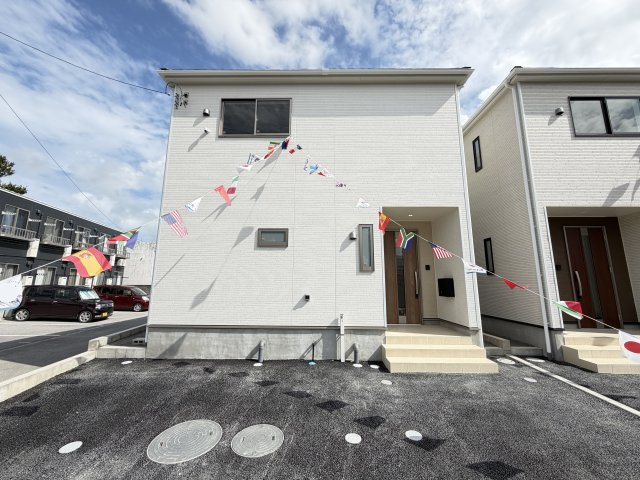 宜野座村漢那　第2（全4棟）4号棟の外観|4号棟　並列駐車3台完備♪EV車充電設備付き♪