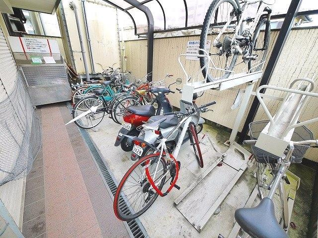アイリスハイツ5号館のその他共用部分|整頓がしっかりされた駐輪場