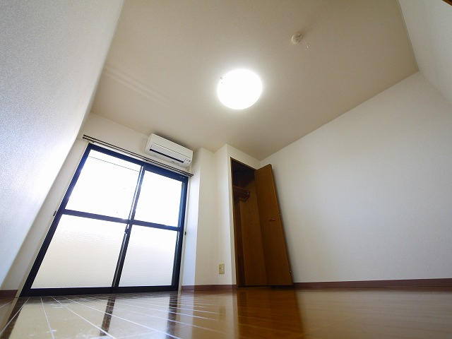 アイリスハイツ5号館の洋室