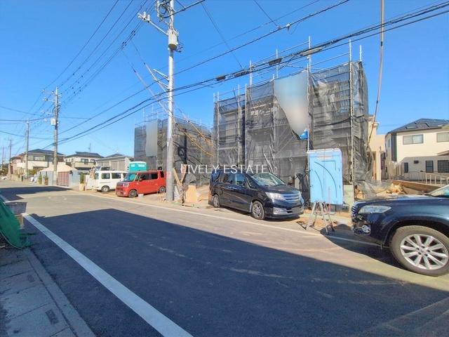 越谷市花田4丁目 新築分譲住宅 全5棟 D号棟の前面道路含む現地写真