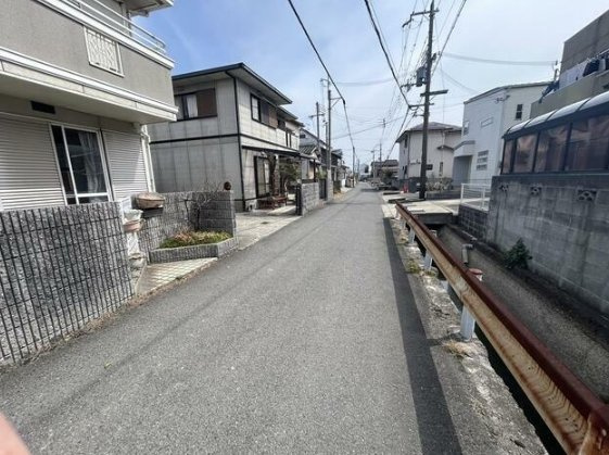 中古戸建　和歌山市粟の前面道路含む現地写真