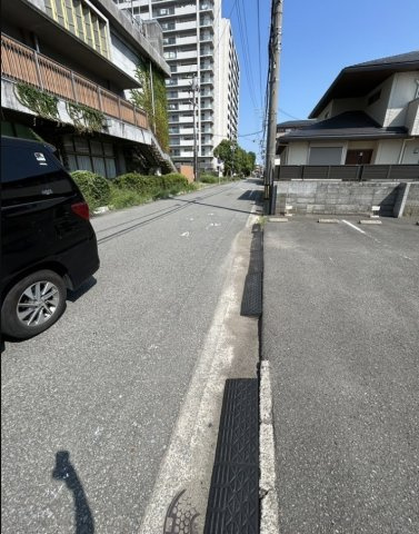 中古戸建　和歌山市西高松の前面道路含む現地写真