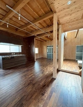 中古戸建　岩出市新田広芝の居間・リビング