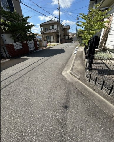 中古戸建　岩出市山の前面道路含む現地写真