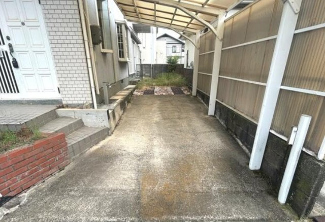 中古戸建　岩出市曽屋の駐車場
