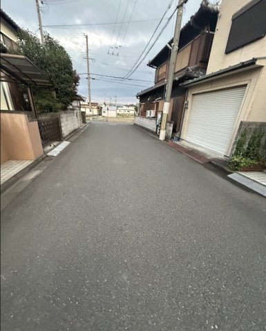 中古戸建　和歌山市加納　5SLDKの前面道路含む現地写真
