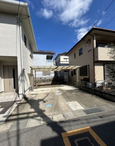 中古戸建　岩出市曽屋の駐車場