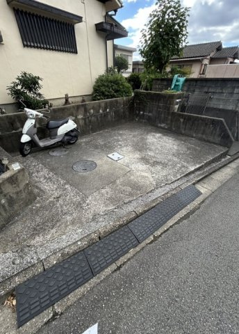 中古戸建　和歌山市六十谷の駐車場