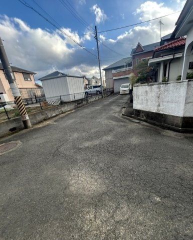 中古戸建　和歌山市中島の前面道路含む現地写真