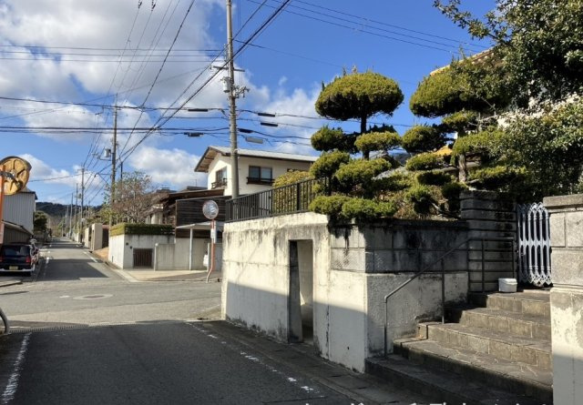 中古戸建　岩出市紀泉台の前面道路含む現地写真
