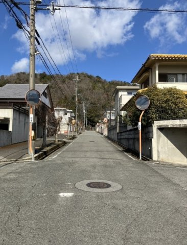中古戸建　岩出市紀泉台の前面道路含む現地写真