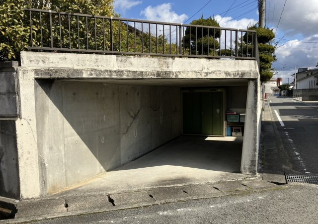 中古戸建　岩出市紀泉台の駐車場