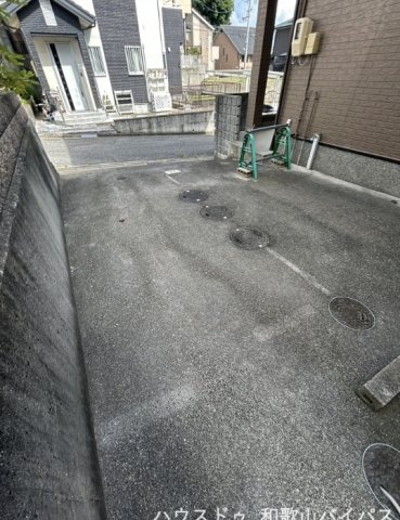 中古戸建　岩出市今中の駐車場