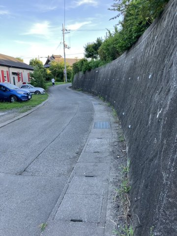 中古戸建　岩出市根来の前面道路含む現地写真