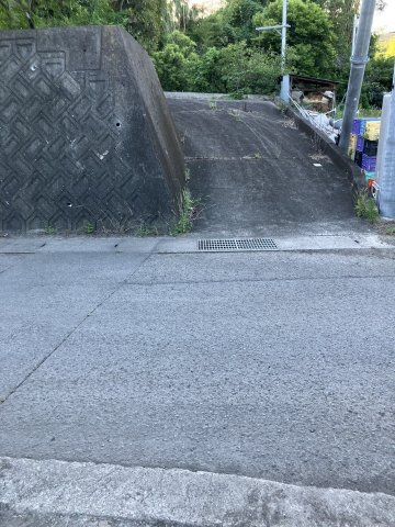 中古戸建　岩出市根来の前面道路含む現地写真
