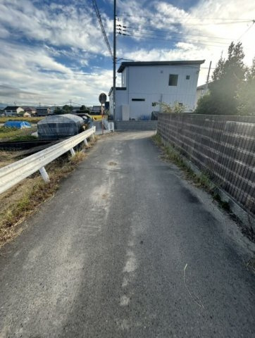 中古戸建　直川の前面道路含む現地写真