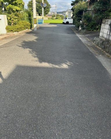 中古戸建　岩出市中島の前面道路含む現地写真