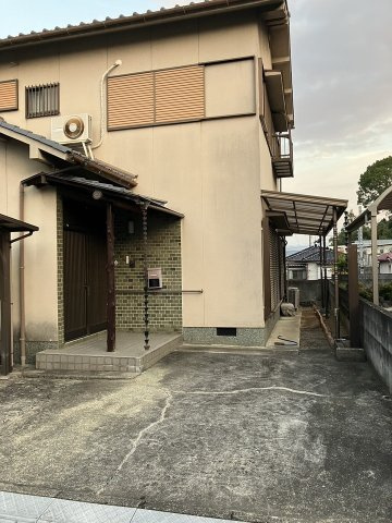 中古戸建　岩出市山崎の駐車場