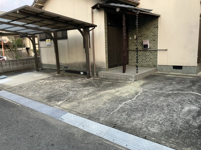 中古戸建　岩出市山崎の駐車場