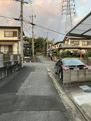 中古戸建　岩出市山崎の前面道路含む現地写真