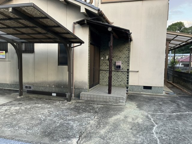 中古戸建　岩出市山崎の駐車場