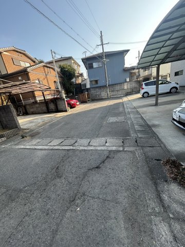 中古戸建　鳴神1680万円の前面道路含む現地写真
